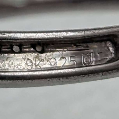 Anillo vintage británico de oro de 9 quilates, plata de ley y diamantes pequeños