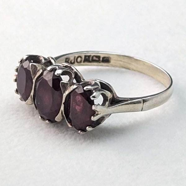 Anillo de plata de ley con 3 granates, joyería vintage británica de 1977