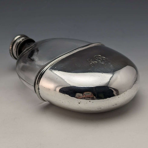 Petaca de cristal ovalada con decoración de plata antigua británica de 1900