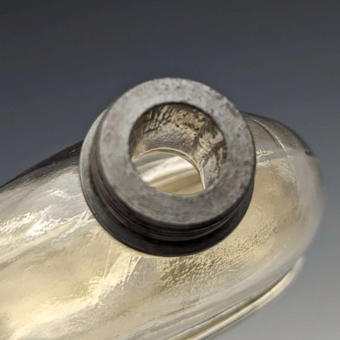 Petaca de cristal ovalada con decoración de plata antigua británica de 1900