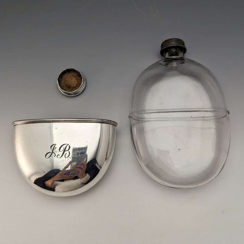 Petaca de cristal ovalada con decoración de plata antigua británica de 1900