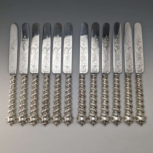 Juego de 12 pares de cubiertos con mango de plata maciza, antigüedad inglesa de alrededor de 1850, en caja de madera, Martin Hall