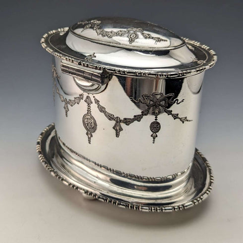 Caja para galletas de plata chapada, estilo antiguo británico, hacia 1905, de Atkin Brothers