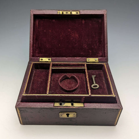 Caja de joyería y reloj de bolsillo de cuero antiguo británico, joyero
