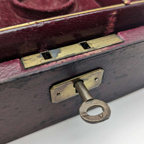 Caja de joyería y reloj de bolsillo de cuero antiguo británico, joyero