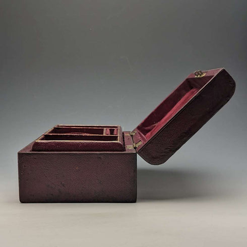 Caja de joyería y reloj de bolsillo de cuero antiguo británico, joyero