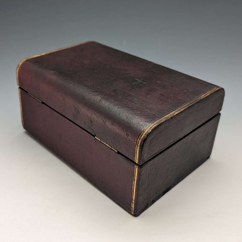 Caja de joyería y reloj de bolsillo de cuero antiguo británico, joyero