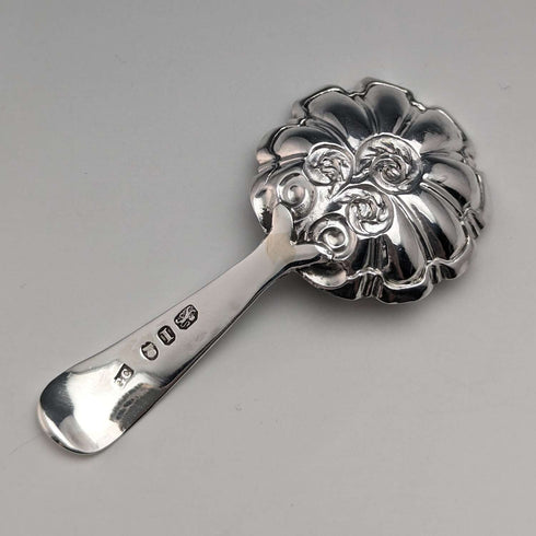 Cuchara para té de plata esterlina, antigüedad británica de principios del siglo XIX (con defectos)