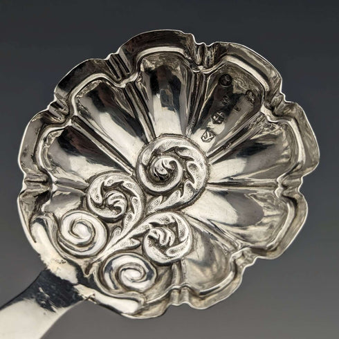 Cuchara para té de plata esterlina, antigüedad británica de principios del siglo XIX (con defectos)