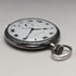 Reloj de bolsillo suizo antiguo, circa 1920, marca Escasany, caja delgada de plata con decoración de niel, en buen estado de funcionamiento.