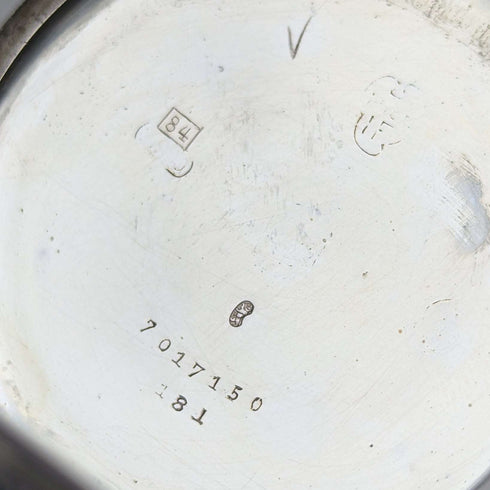 Reloj de bolsillo suizo antiguo, circa 1920, marca Escasany, caja delgada de plata con decoración de niel, en buen estado de funcionamiento.