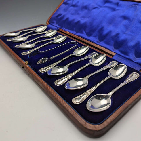 Juego de 12 cucharillas de té y pinzas para azúcar de plata chapada, antigüedades inglesas de 1905, en estuche