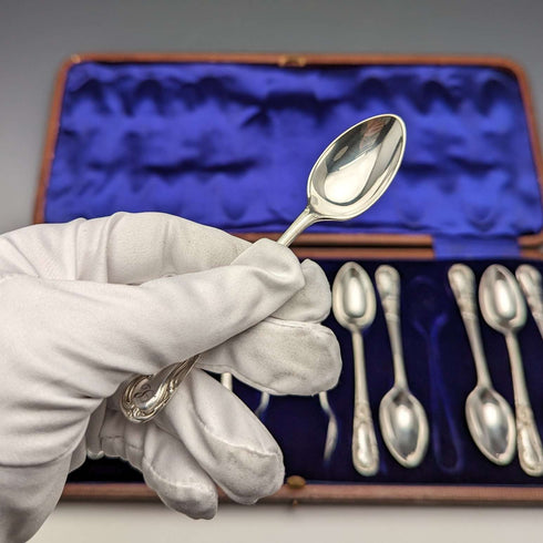 Juego de 12 cucharillas de té y pinzas para azúcar de plata chapada, antigüedades inglesas de 1905, en estuche