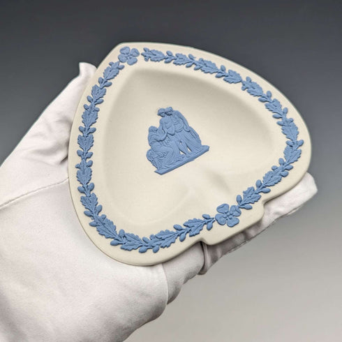 英国复古 Wedgwood 贾斯珀陶器 桃心型碟 白色