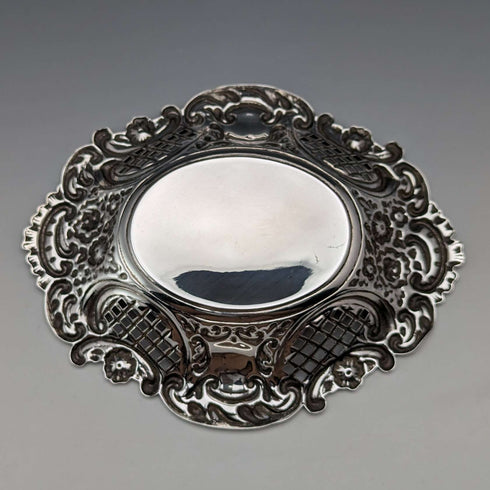 Plato vintage de plata de ley con relieve y calado, Reino Unido, 1972, 74 g, A Marston & Co