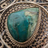 Broche vintage británico de plata con filigrana y piedra verde