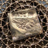 Broche vintage británico de plata con filigrana y piedra verde