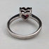 Anillo vintage británico de plata de ley con cristal color rubí en forma de corazón (talla 14)