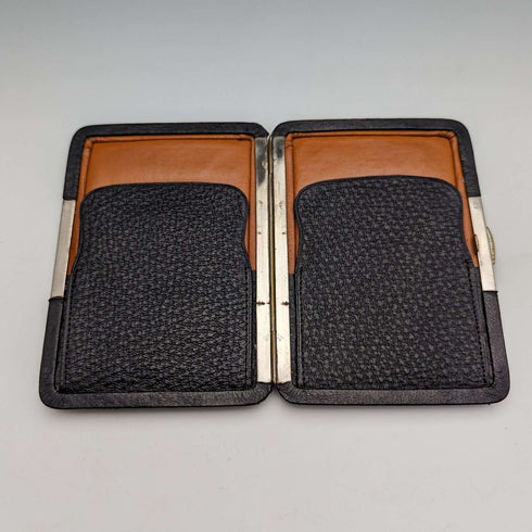 Cartera de cuero negro con adornos de plata de ley, antigua, de Gran Bretaña, 1910, M Chapman