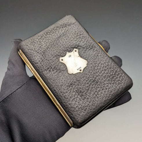 Cartera de cuero negro con adornos de plata de ley, antigua, de Gran Bretaña, 1910, M Chapman