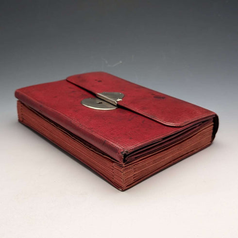 Maletín para documentos (portanotas y cartas) de cuero rojo vintage británico con llave