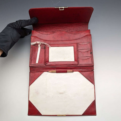 Maletín para documentos (portanotas y cartas) de cuero rojo vintage británico con llave