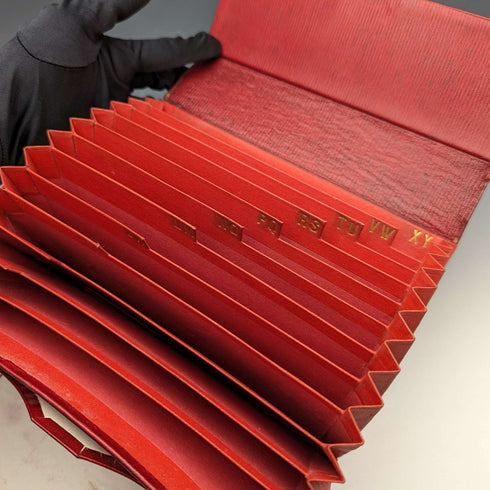 Maletín para documentos (portanotas y cartas) de cuero rojo vintage británico con llave