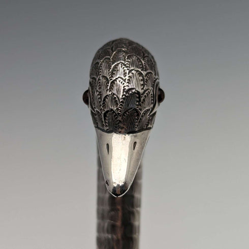 Bastón antiguo británico para dama, empuñadura de plata con cabeza de cisne, 77 cm