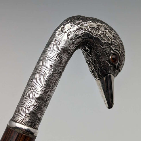 Bastón antiguo británico para dama, empuñadura de plata con cabeza de cisne, 77 cm