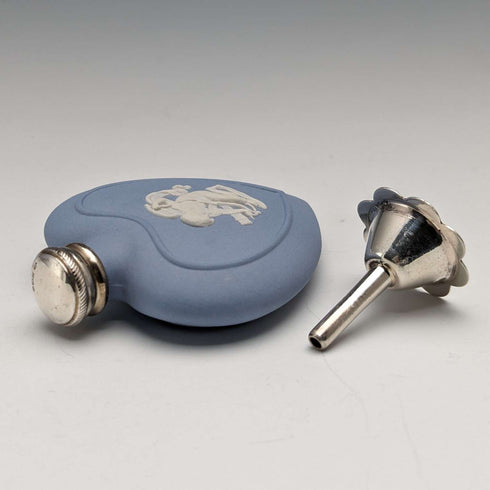 Frasco de perfume vintage británico en forma de corazón de Wedgwood Jasperware