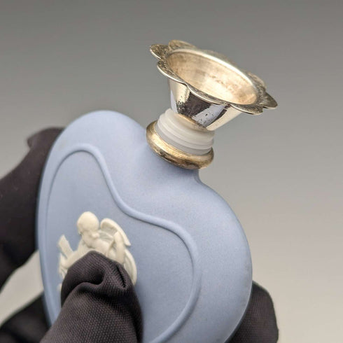 Frasco de perfume vintage británico en forma de corazón de Wedgwood Jasperware