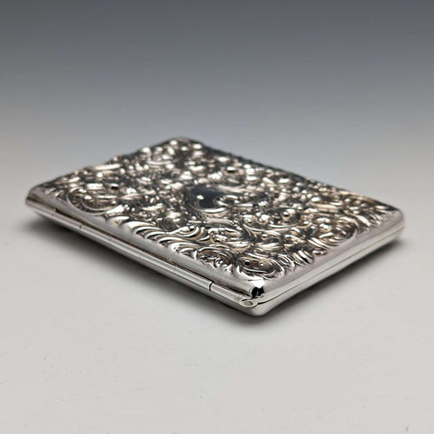 Estuche para tarjetas de plata esterlina, estilo doble hoja, con relieve de ángeles, antigüedad británica de 1900, 117 g, WILLIAM COMYNS