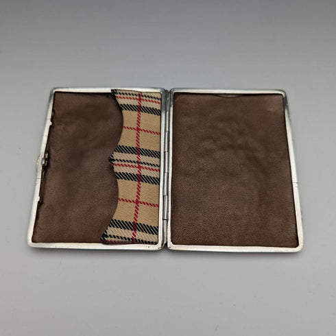 Estuche para tarjetas de plata esterlina, estilo doble hoja, con relieve de ángeles, antigüedad británica de 1900, 117 g, WILLIAM COMYNS