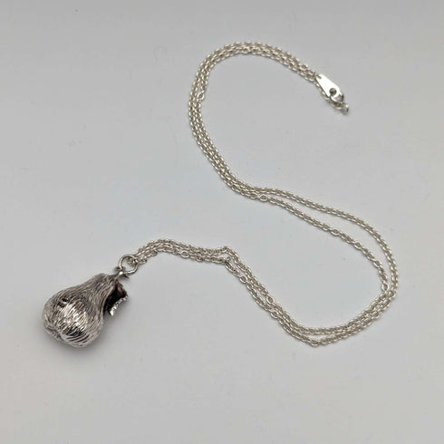 1976 British vintage sterling silver pear-shaped pendant & sterling silver necklace