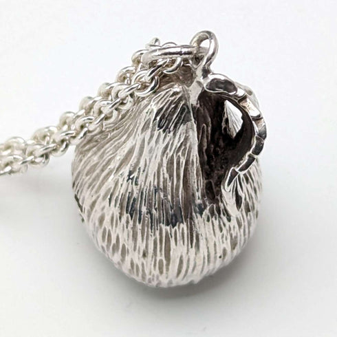 1976 British vintage sterling silver pear-shaped pendant & sterling silver necklace