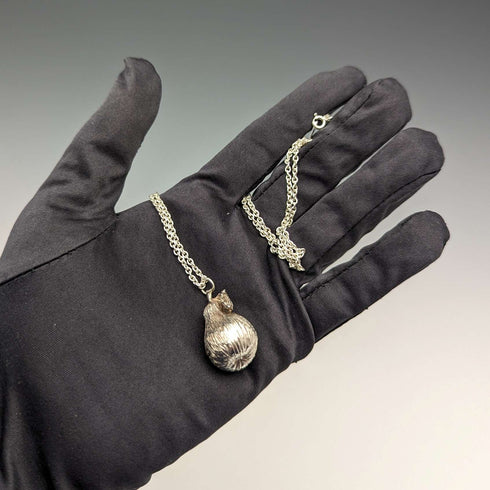 1976 British vintage sterling silver pear-shaped pendant & sterling silver necklace