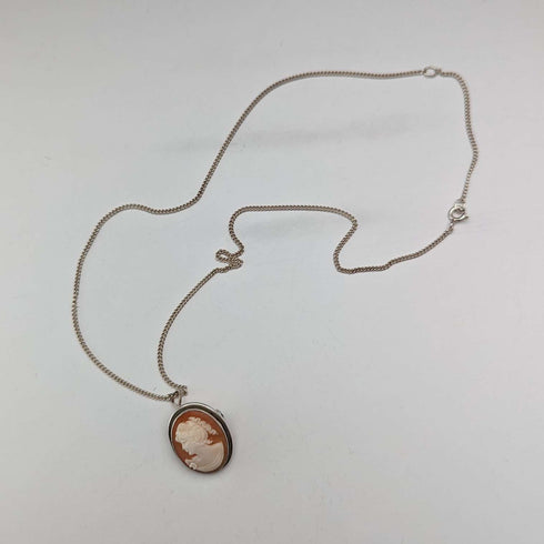 Colgante camafeo vintage, broche y collar de plata de ley
