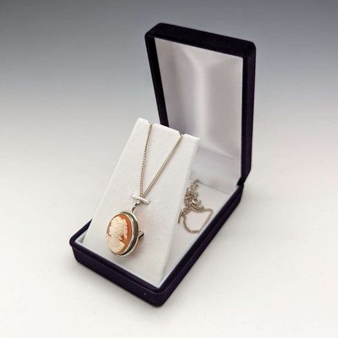 Colgante camafeo vintage, broche y collar de plata de ley