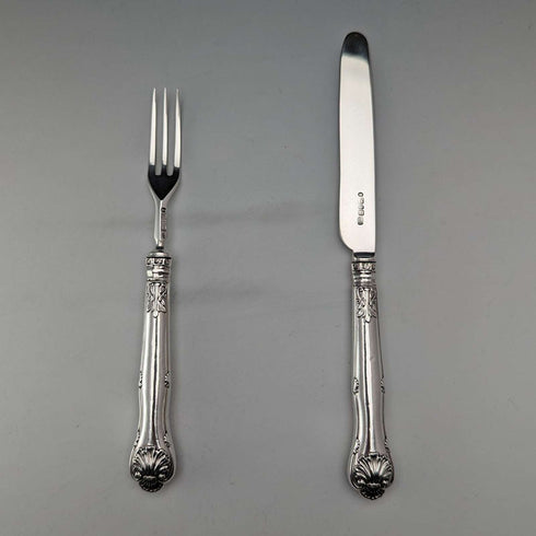 Cubiertos de postre de plata esterlina, pareja, Inglaterra, hacia 1829, por Aaron Hadfield