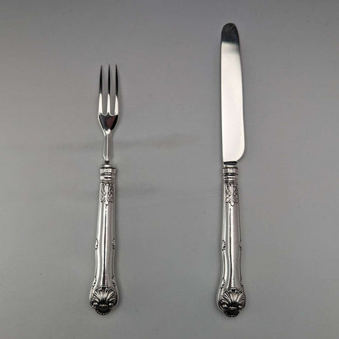Cubiertos de postre de plata esterlina, pareja, Inglaterra, hacia 1829, por Aaron Hadfield
