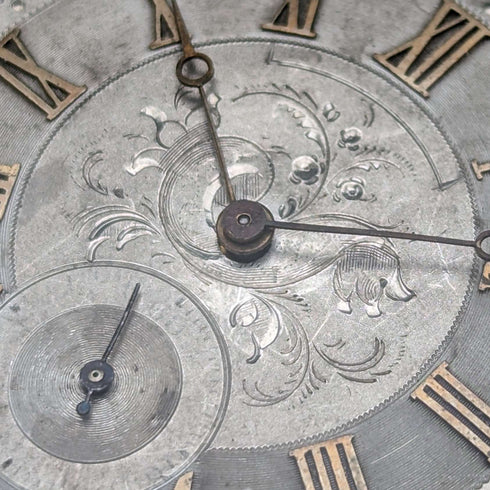 Reloj de bolsillo antiguo Bauer de hacia 1880, esfera decorada, carga por llave, caja de plata, diámetro 44 mm, en funcionamiento, con defectos.