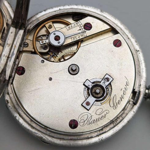 Reloj de bolsillo antiguo Bauer de hacia 1880, esfera decorada, carga por llave, caja de plata, diámetro 44 mm, en funcionamiento, con defectos.