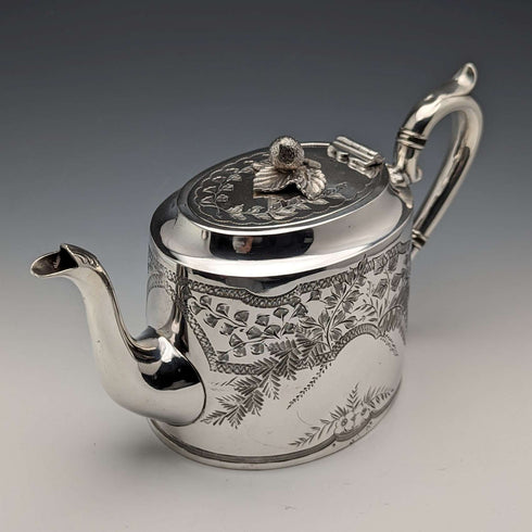 Tetera antigua de plata chapada, fabricada en Inglaterra alrededor de 1900, por James Deakin & Sons