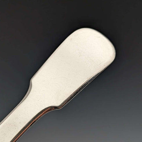 Cuchara para té de plata de ley antigua británica de 1863, George Unite