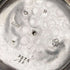 Reloj de bolsillo antiguo de fabricación suiza, sin marca, caja de plata con fino trabajo en nielo, tipo saboneta, en buen estado de funcionamiento.