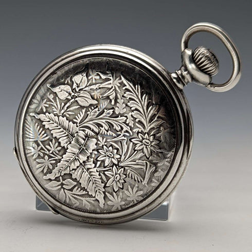 Reloj de bolsillo vintage Zenith de alrededor de 1930, caja tipo saboneta de plata con grabado detallado, en buen estado de funcionamiento