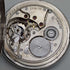 Reloj de bolsillo vintage Zenith de alrededor de 1930, caja tipo saboneta de plata con grabado detallado, en buen estado de funcionamiento