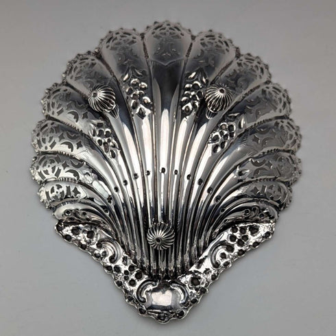 Plato de plata esterlina con patas en forma de concha, antigüedad inglesa de 1895, 88 g, Atkin Brothers