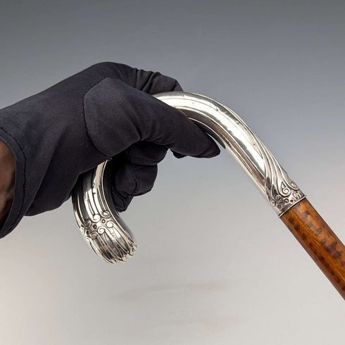 Bastón antiguo de caballero, mango curvado de plata 800, circa 1900, 90 cm
