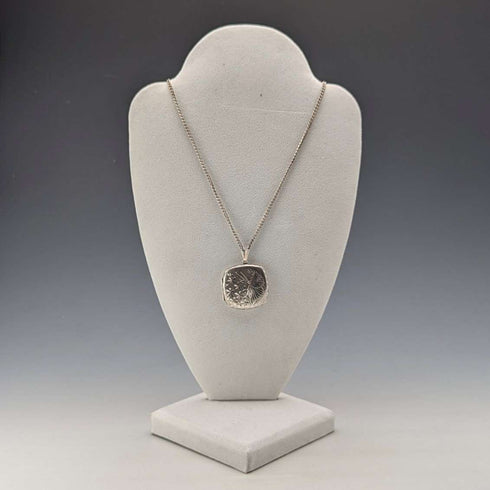 1977 British Vintage Sterling Silver Locket Pendant & Necklace JAC